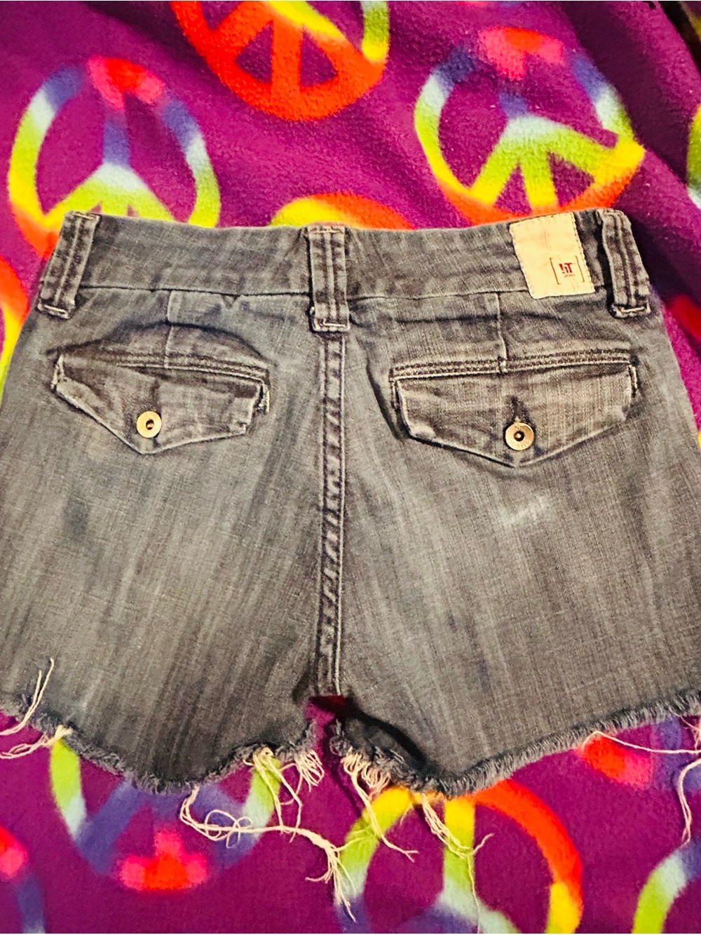 !it jeans Dark Gray Frayed Denim Cutoff Shorts - Picture 2 of 3